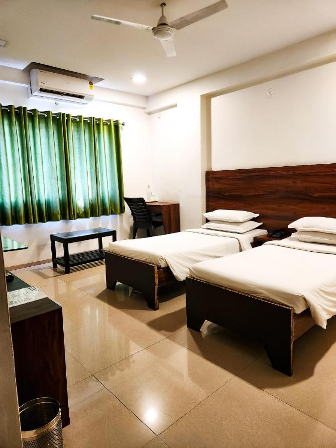 Hotel Rajwada Aurangabad Kültér fotó